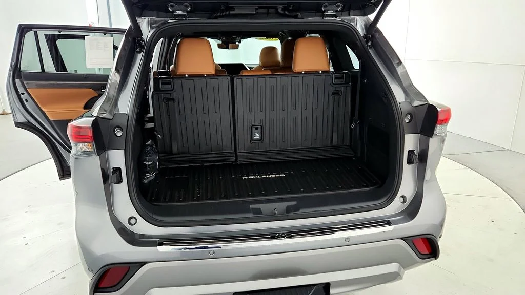 2026 Toyota Highlander Platinum - Photo 21