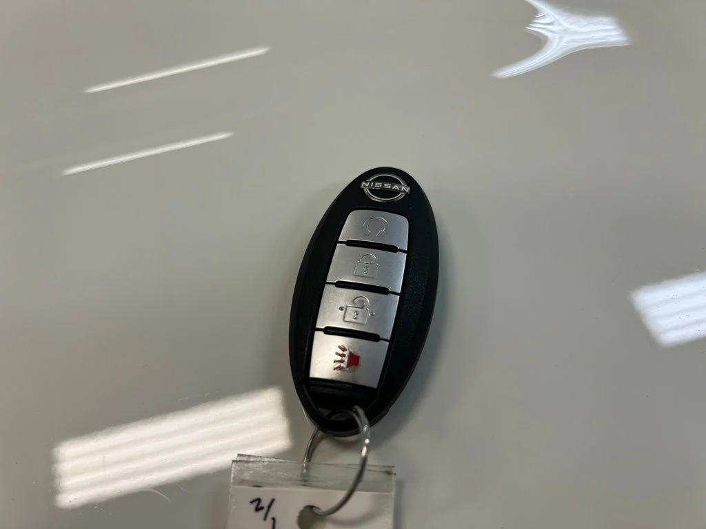 Used 2024 White Nissan PRO-4X image 33