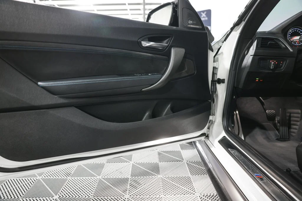 Used 2018 White BMW Base image 33