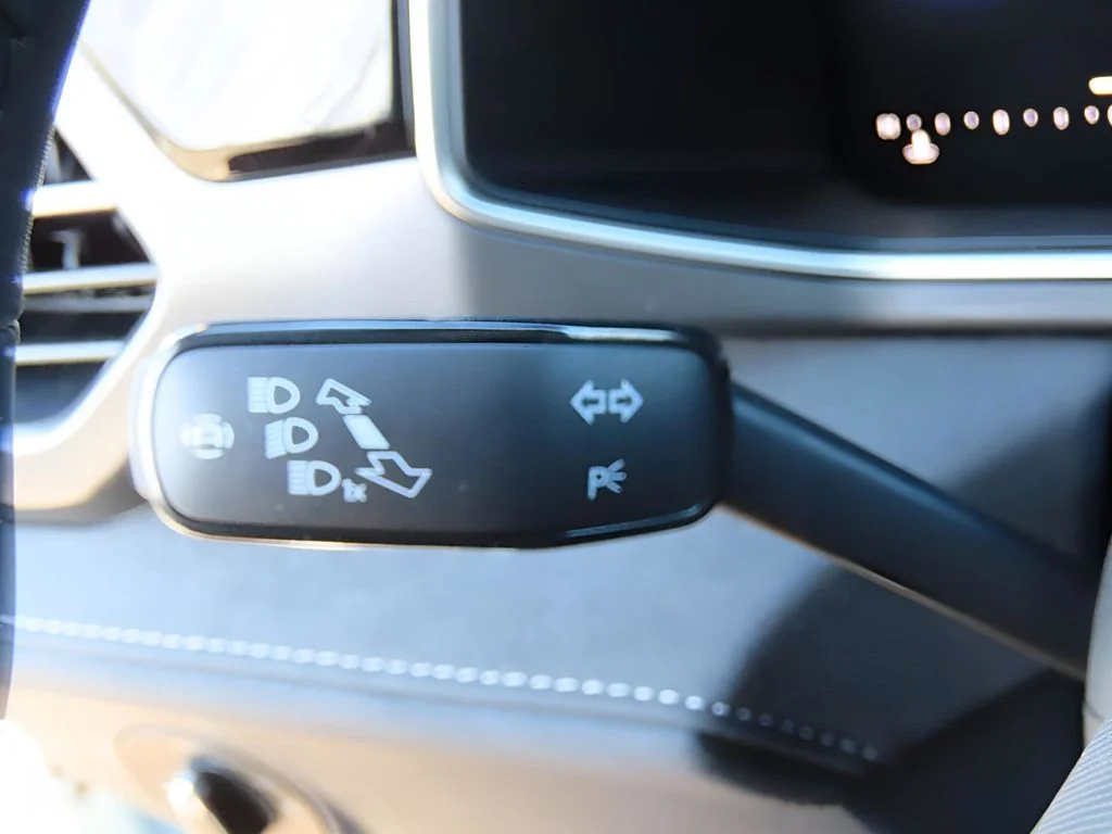 2025 Volkswagen Taos SE Black - Photo 34