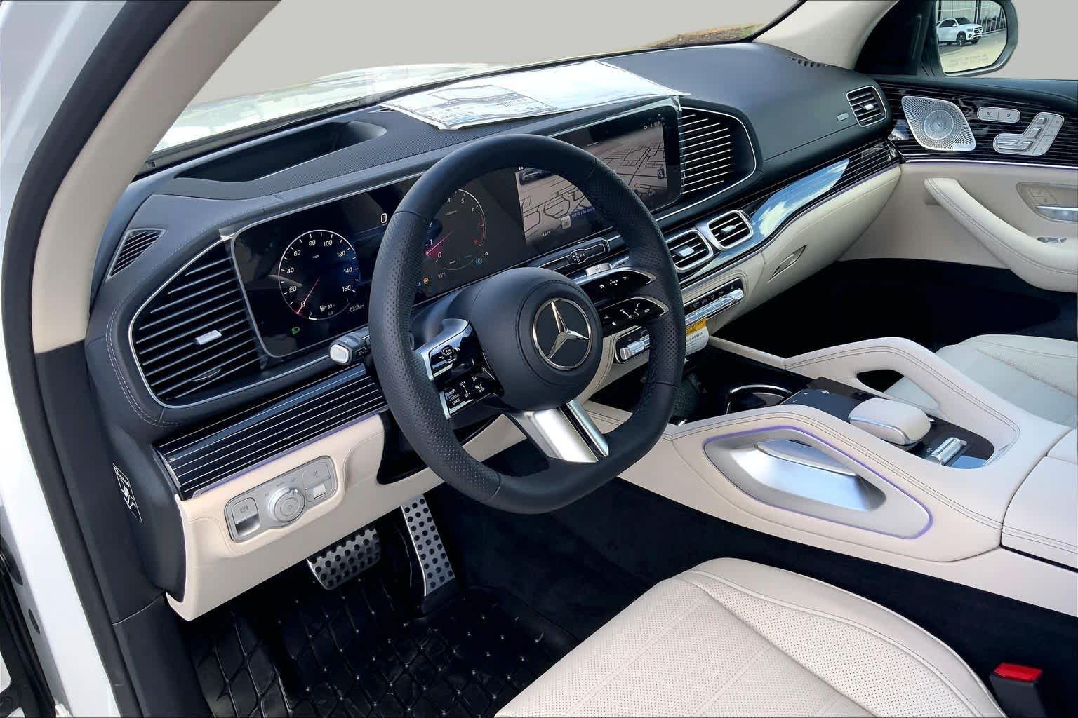 New 2026 MANUFAKTUR Moonlight White Metallic Mercedes-Benz GLS 580 image 8