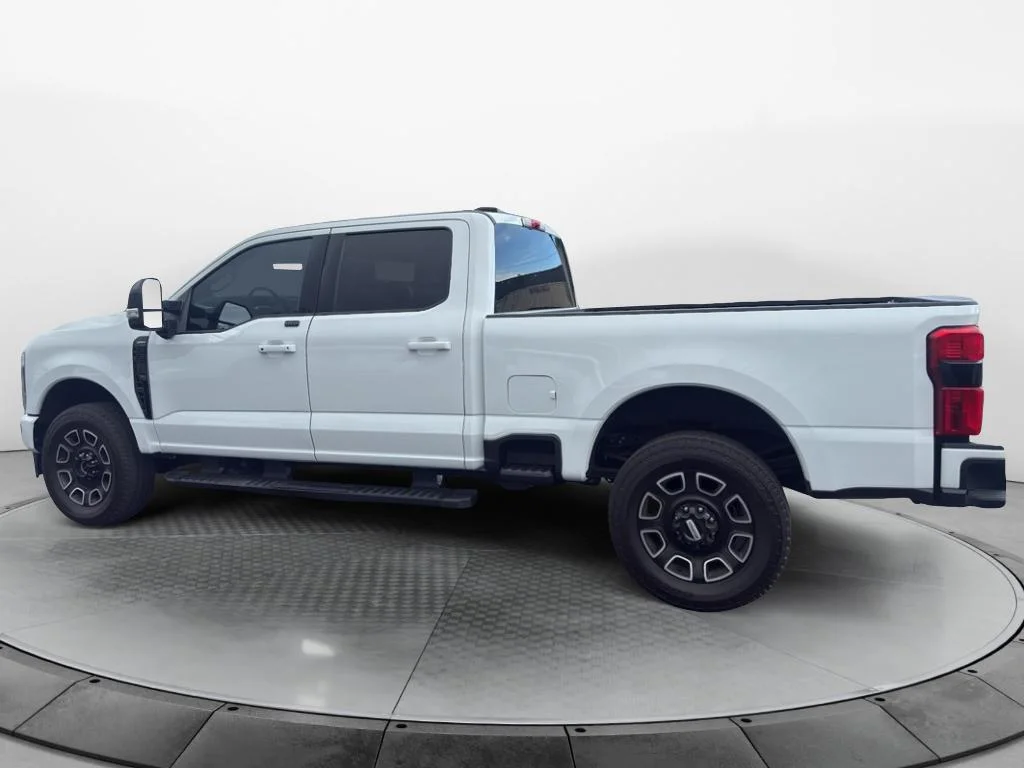 Certified Used 2025 Oxford White Ford LARIAT image 3