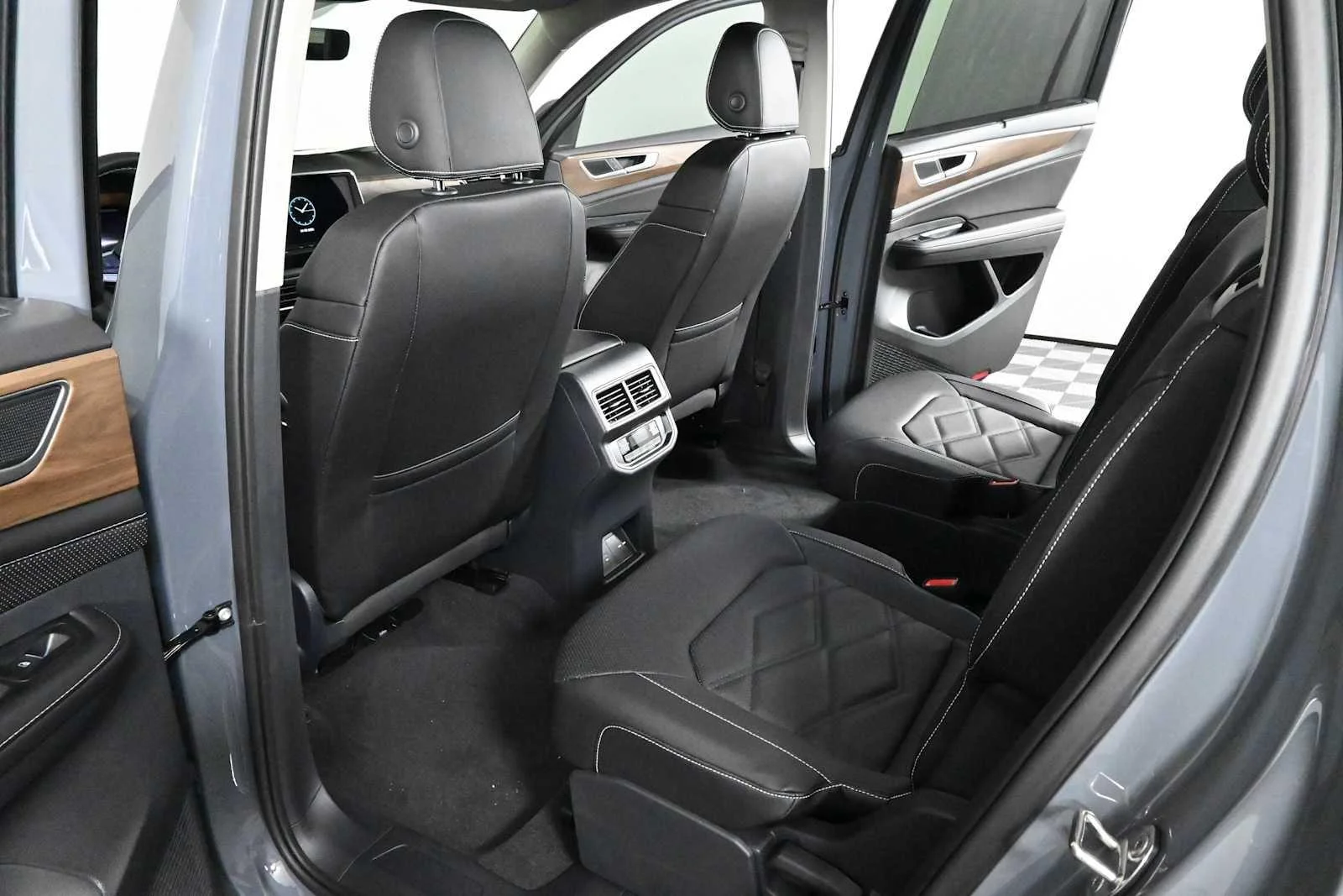 New 2026 Pure Gray Volkswagen 2.0T SE w/Technology image 16