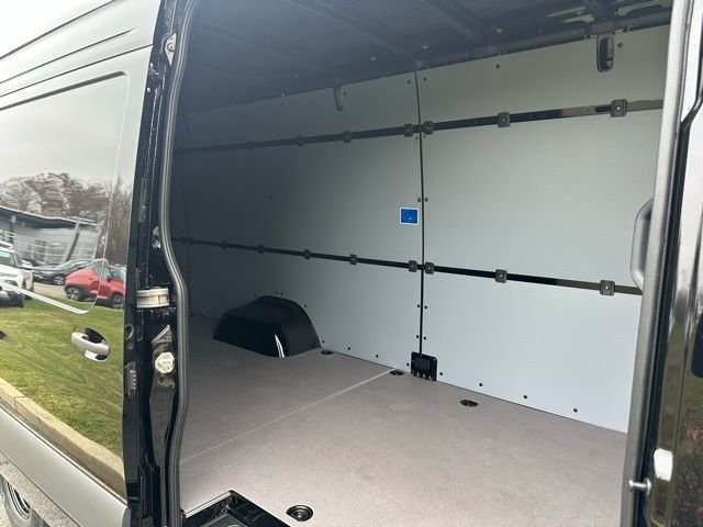 New 2026 Jet Black Mercedes-Benz 4500 image 33