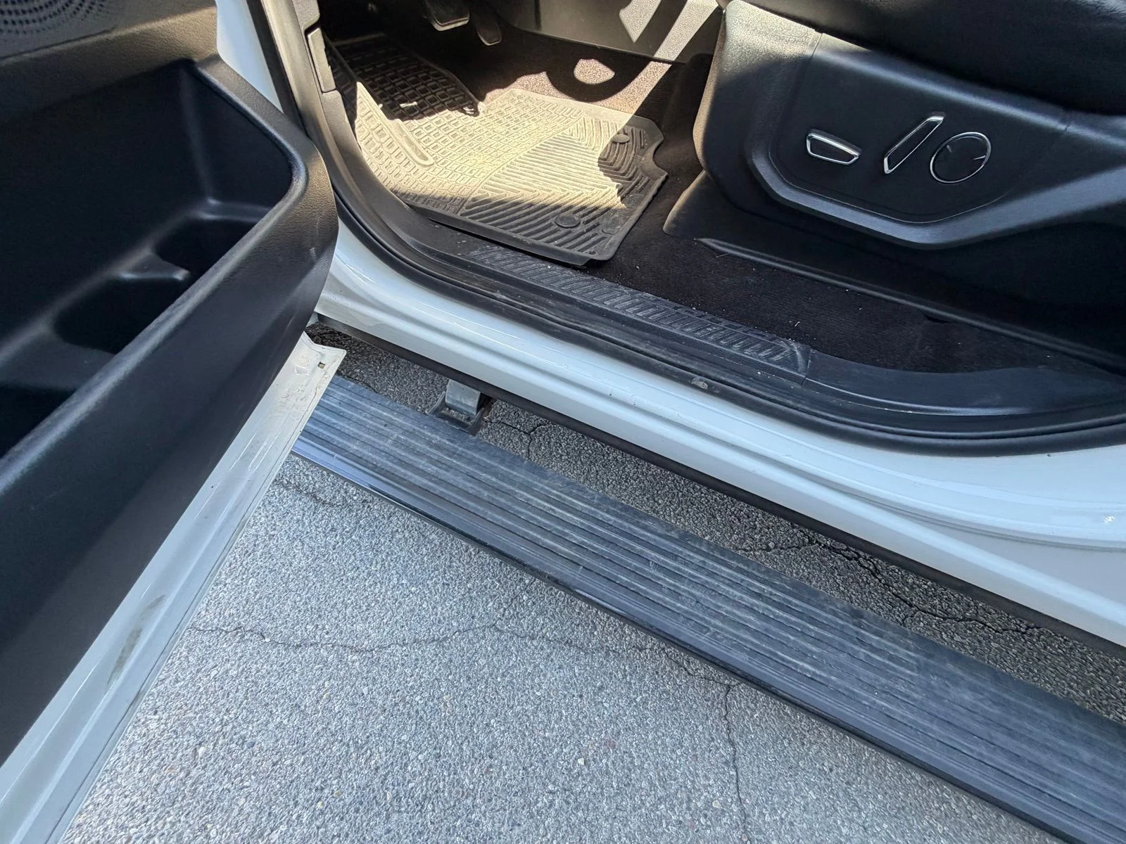 Used 2020 White Ford Limited image 6