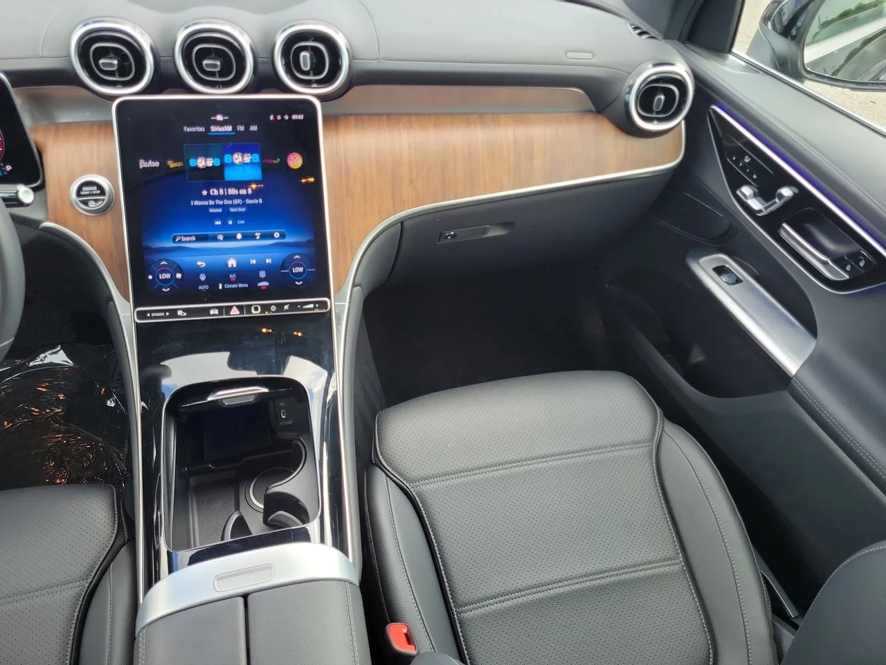 Certified Used 2025 Black Mercedes-Benz GLC 300 image 16