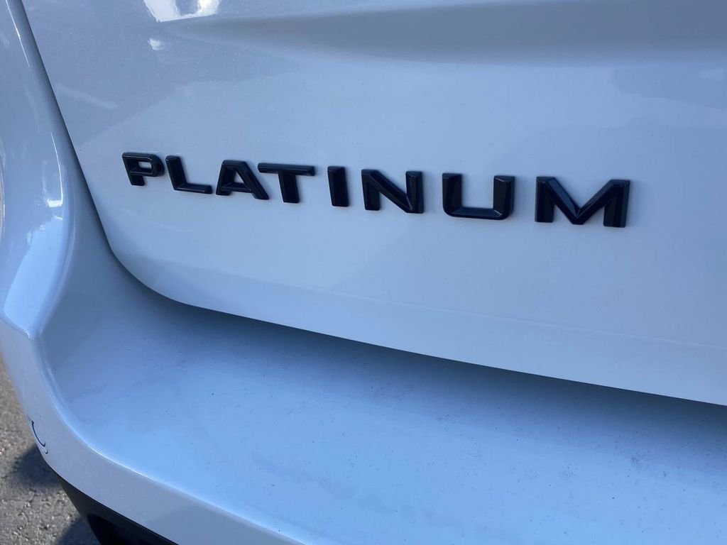 New 2027 Star White Metallic Tri-Coat Ford Platinum image 4