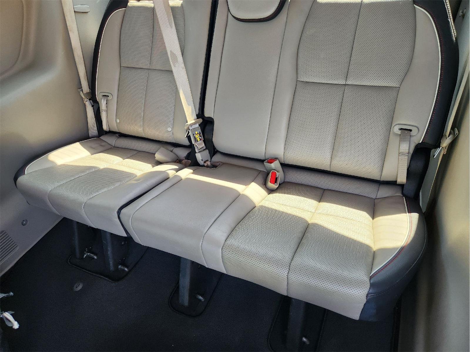 2020 Kia Sedona EX - Photo 32