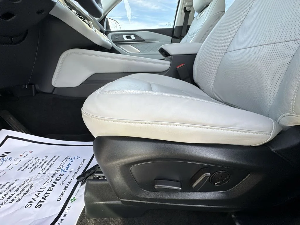 Used 2025 White Ford Platinum image 12