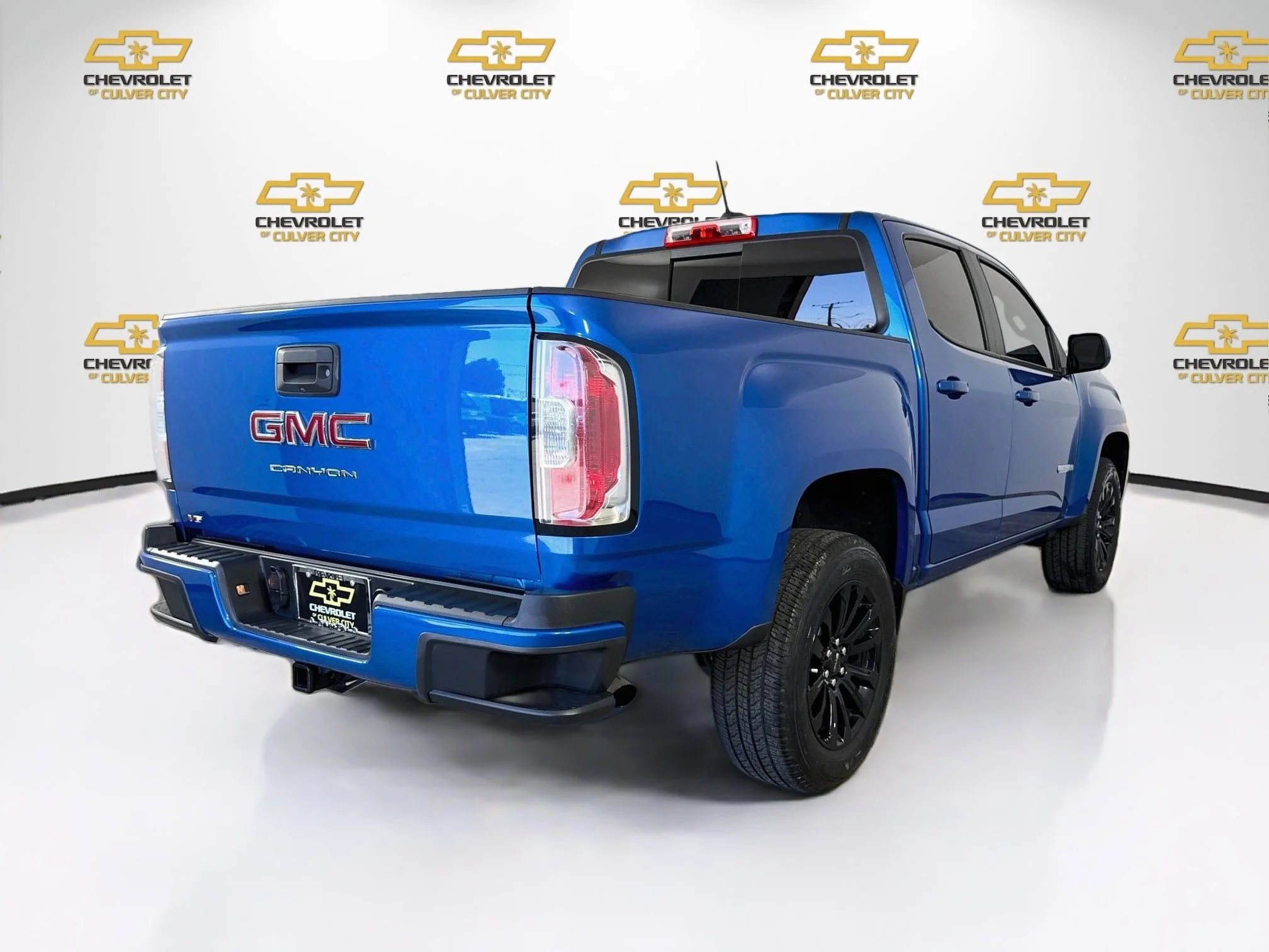 Used 2022 Dynamic Blue Metallic GMC Elevation image 8