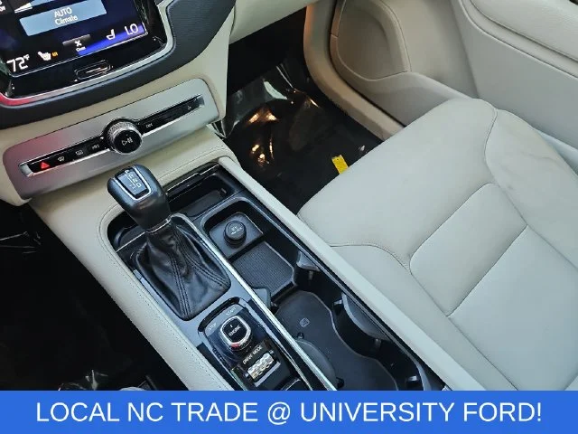 Used 2017 White Volvo T6 Momentum image 25