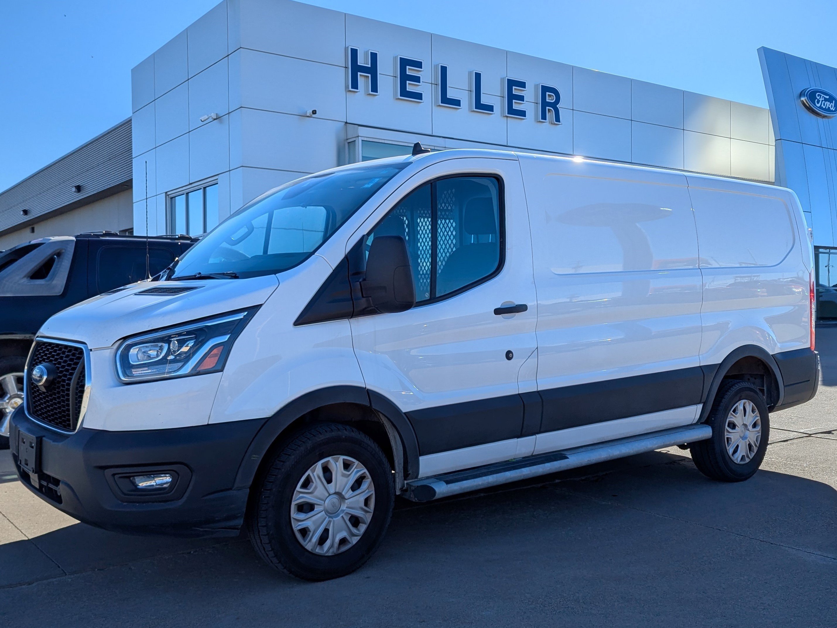 Used 2023 Oxford White Ford  image 3