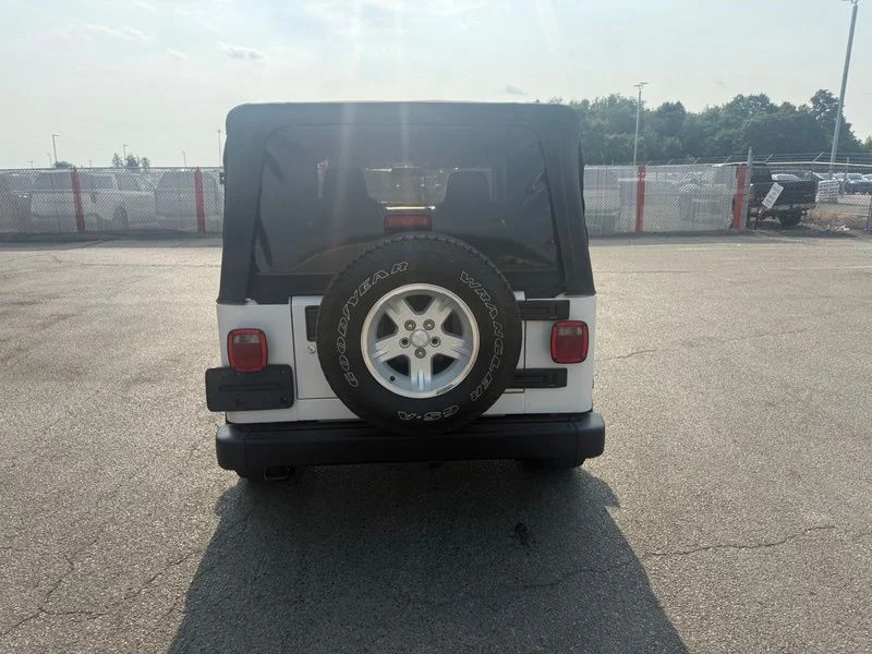 Used 2004 White Jeep Unlimited image 11
