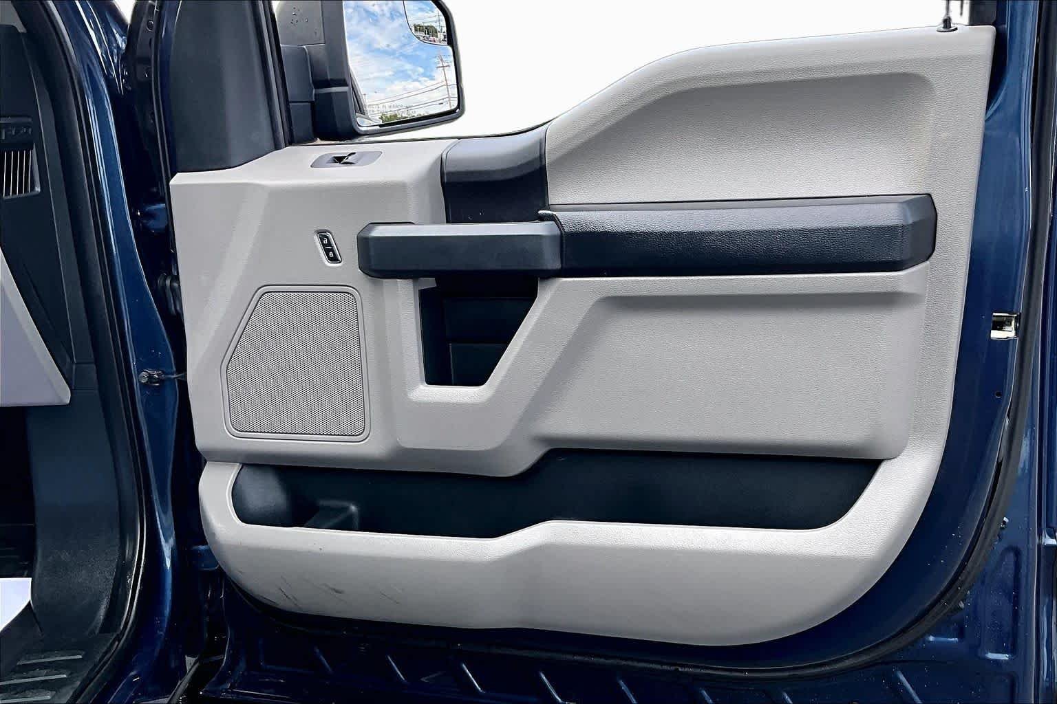 Used 2015 Blue Jeans Metallic Ford XL image 22