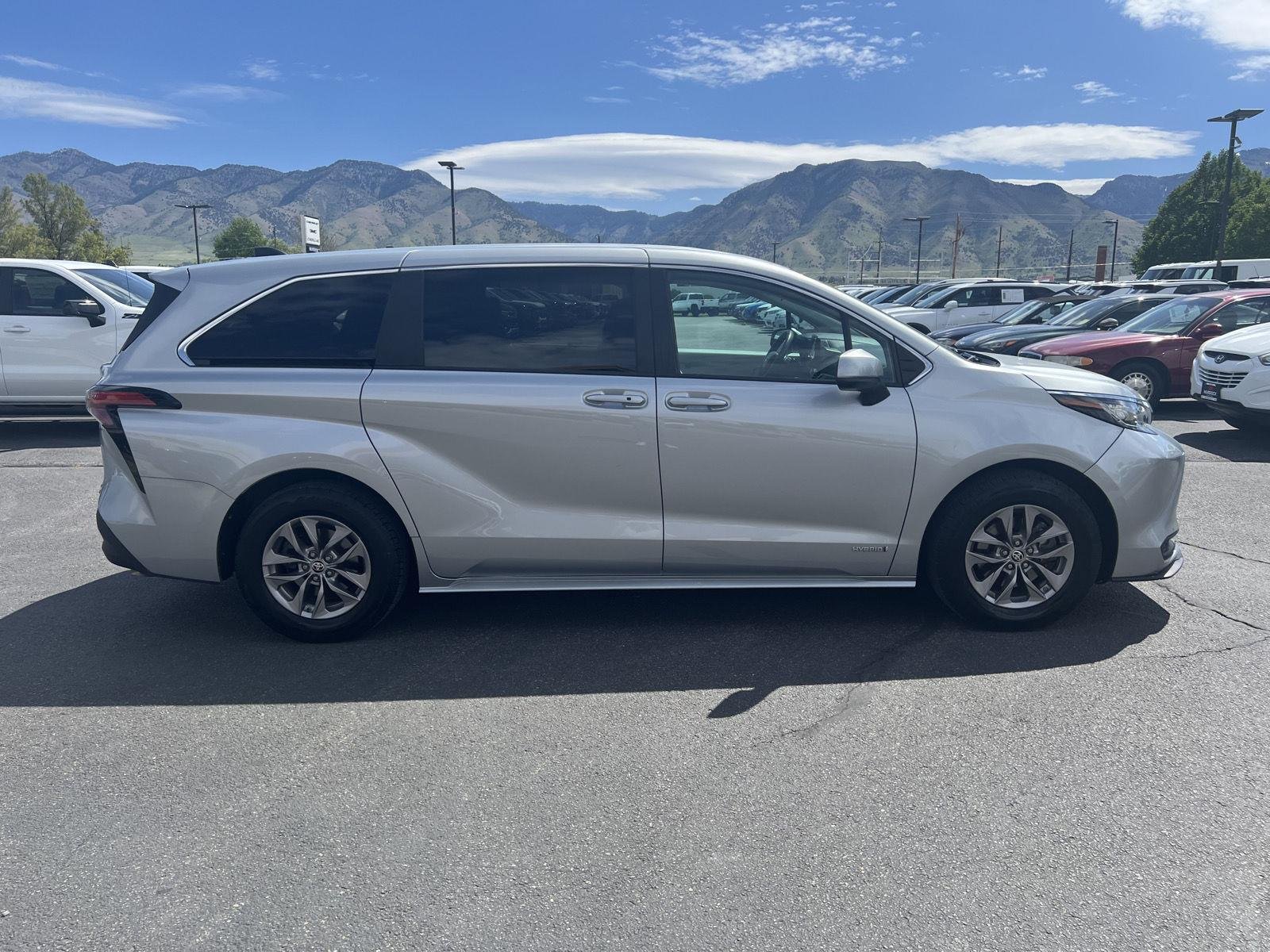 2021 Toyota Sienna LE - Photo 6