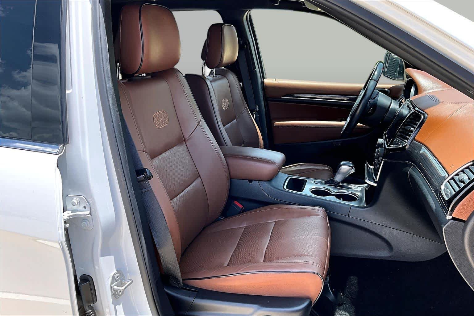 Used 2020 Bright White Clearcoat Jeep Overland image 9