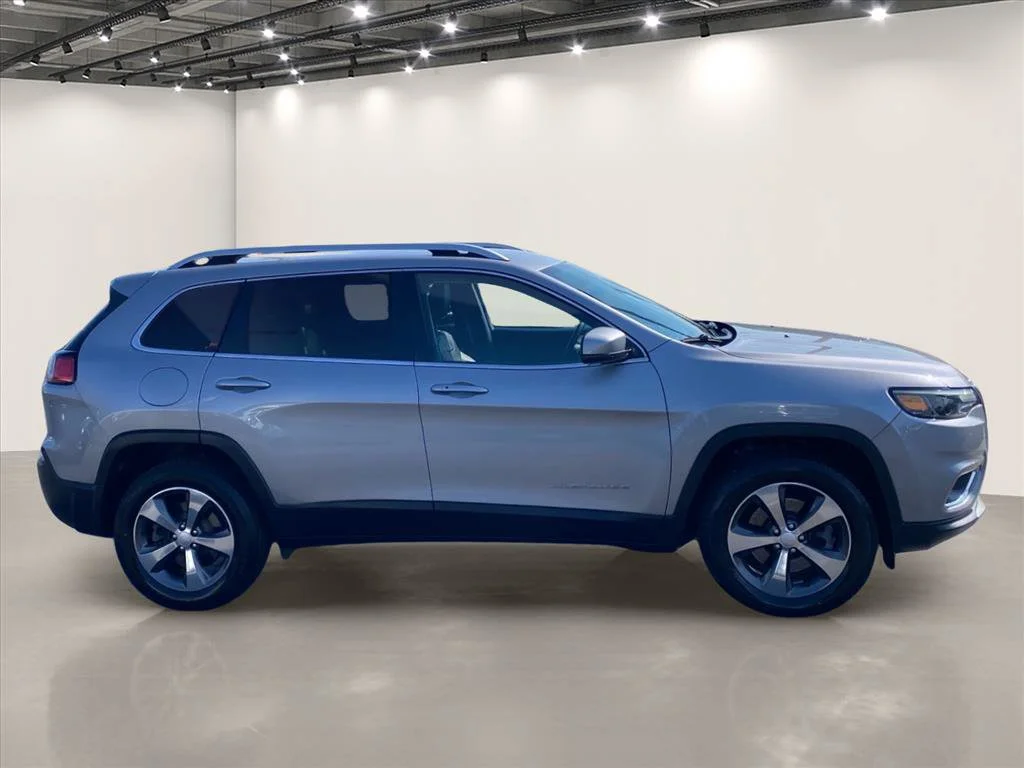 Used 2020 Billet Silver Metallic Clearcoat Jeep Limited image 8