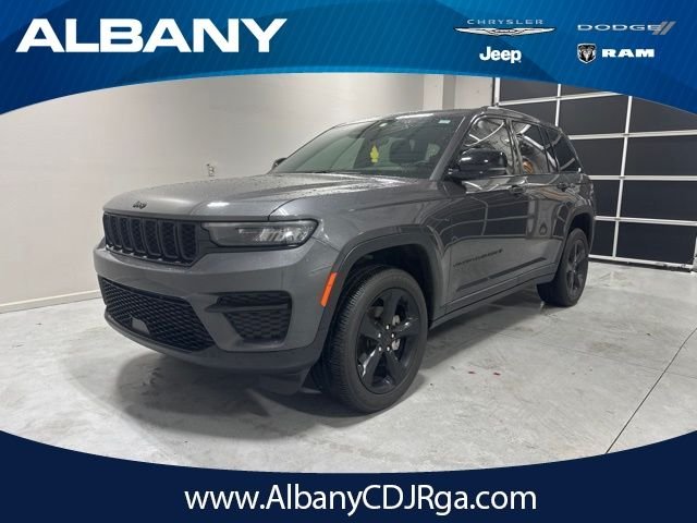 Used 2024 Gray Jeep Altitude X image 1