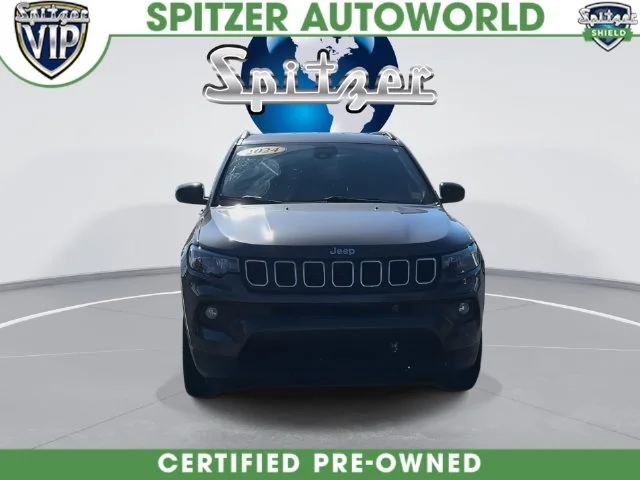 Used 2024 Gray Jeep Latitude Lux image 3