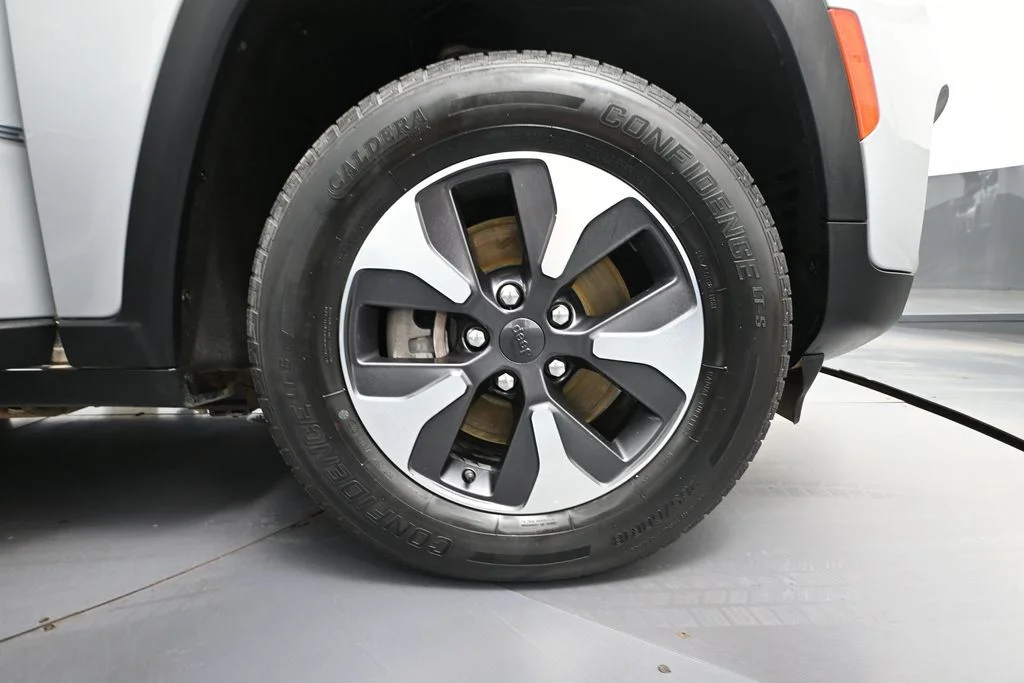 Used 2024 Silver Jeep 4xe image 15