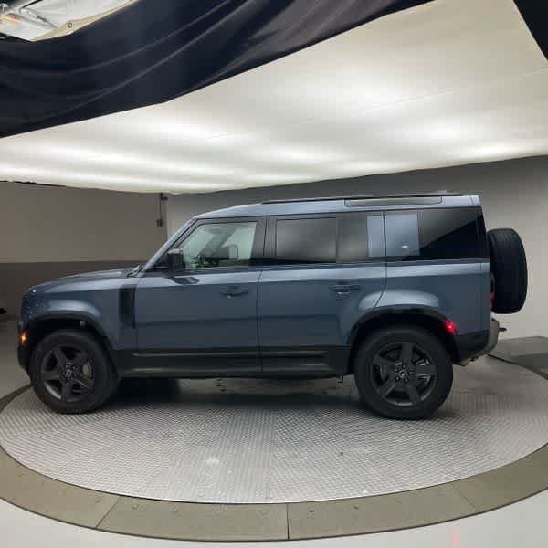 Used 2024 Tasman Blue Metallic Land Rover X-Dynamic SE image 2