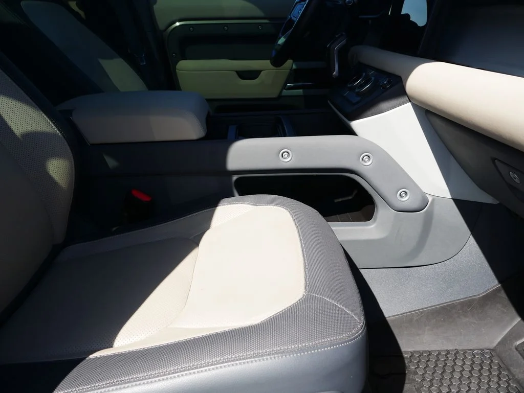 Used 2023  Land Rover X-Dynamic SE image 23