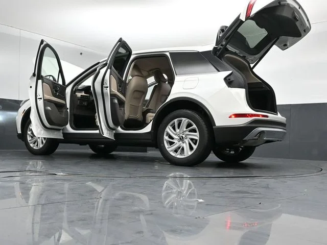 Used 2023 Pristine White Lincoln Standard image 52