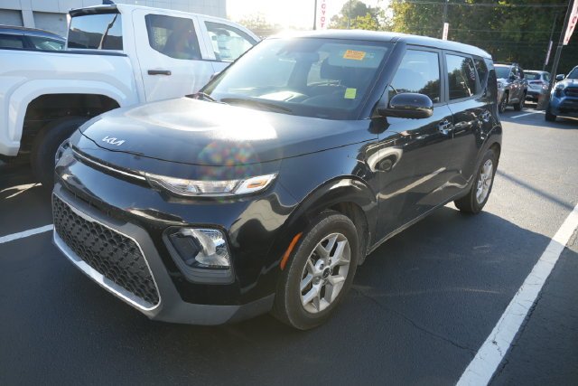 Used 2022 Black Kia S image 8