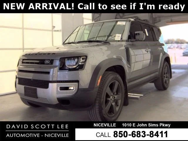 Used 2023 Silver Land Rover SE image 1