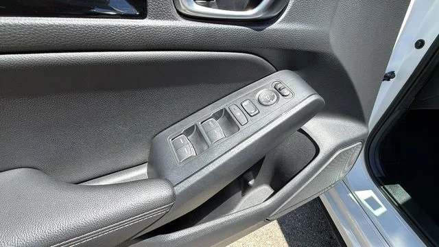 Used 2024 White Honda EX-L image 18