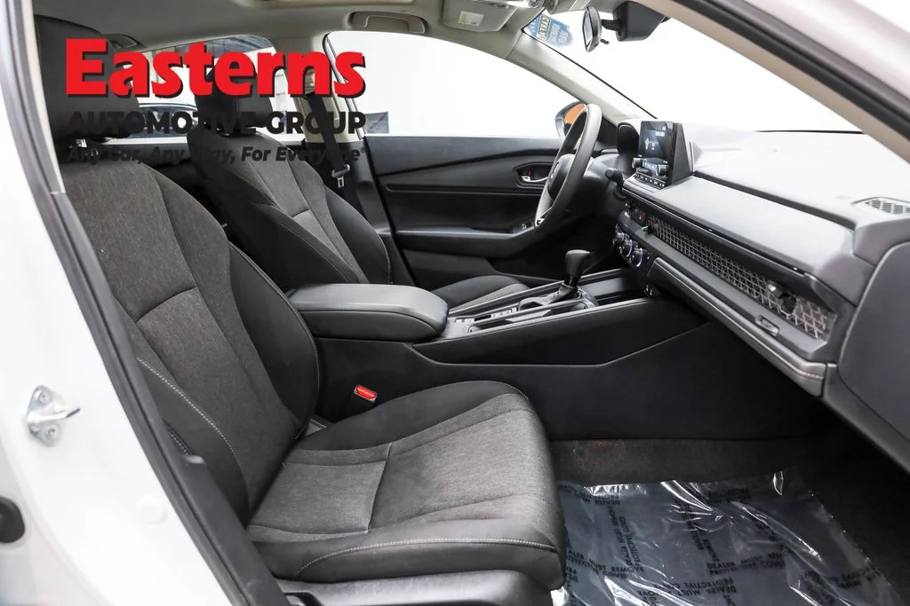 Used 2024 White Honda EX image 23