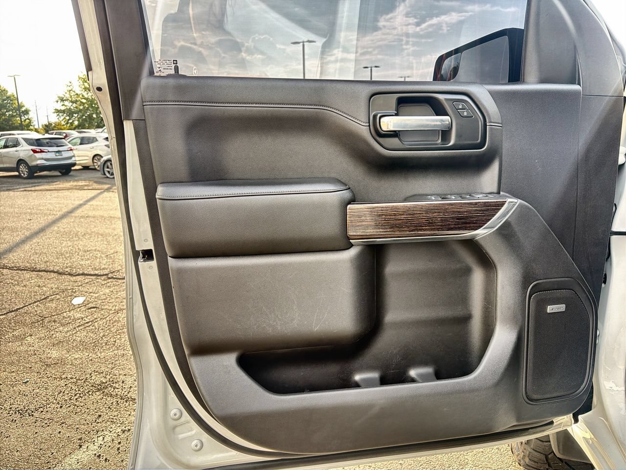 Used 2021 SUMMIT WHITE GMC Elevation image 18