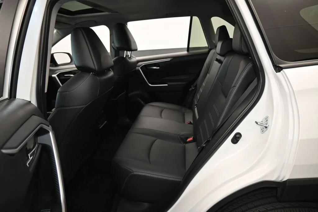 Used 2025 White Toyota XLE Premium image 29