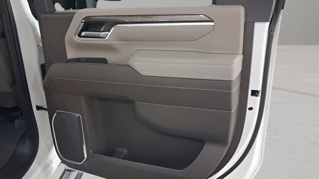 Used 2026 Summit White Chevrolet LTZ image 23