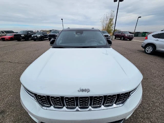 Used 2023  Jeep Summit image 4