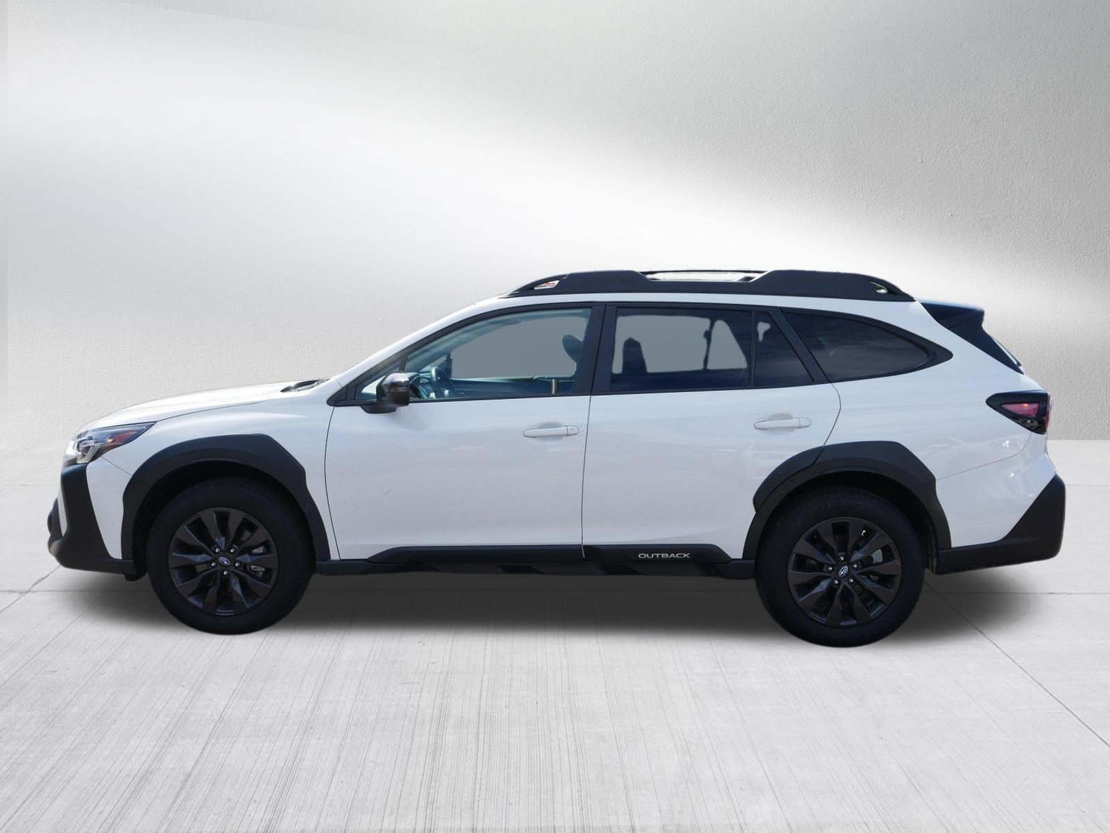 Used 2025 Crystal White Pearl Subaru Onyx Edition image 4