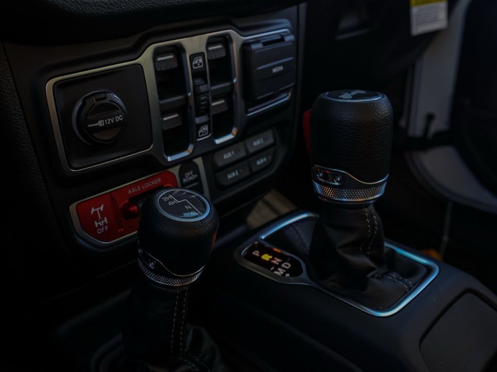 New 2026 Bright White Clear-Coat Exterior Paint Jeep Willys image 29