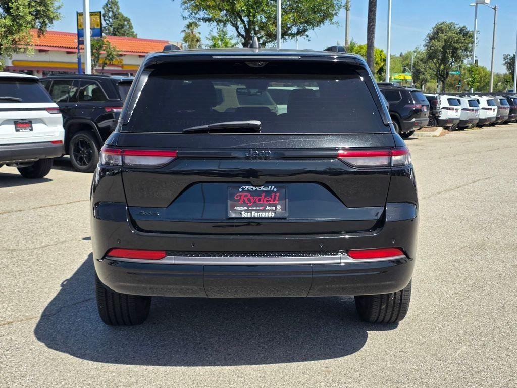 New 2026 Diamond Black Crystal Pearl-Coat Exterior Paint Jeep Limited Reserve image 5