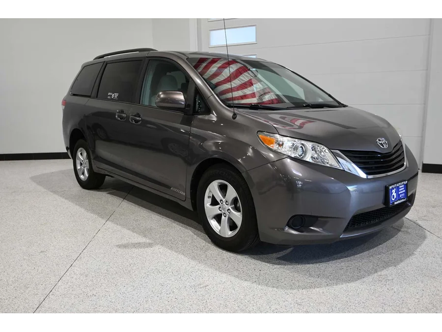 Used 2013 GRAY Toyota LE Mobility Handicap Van image 3