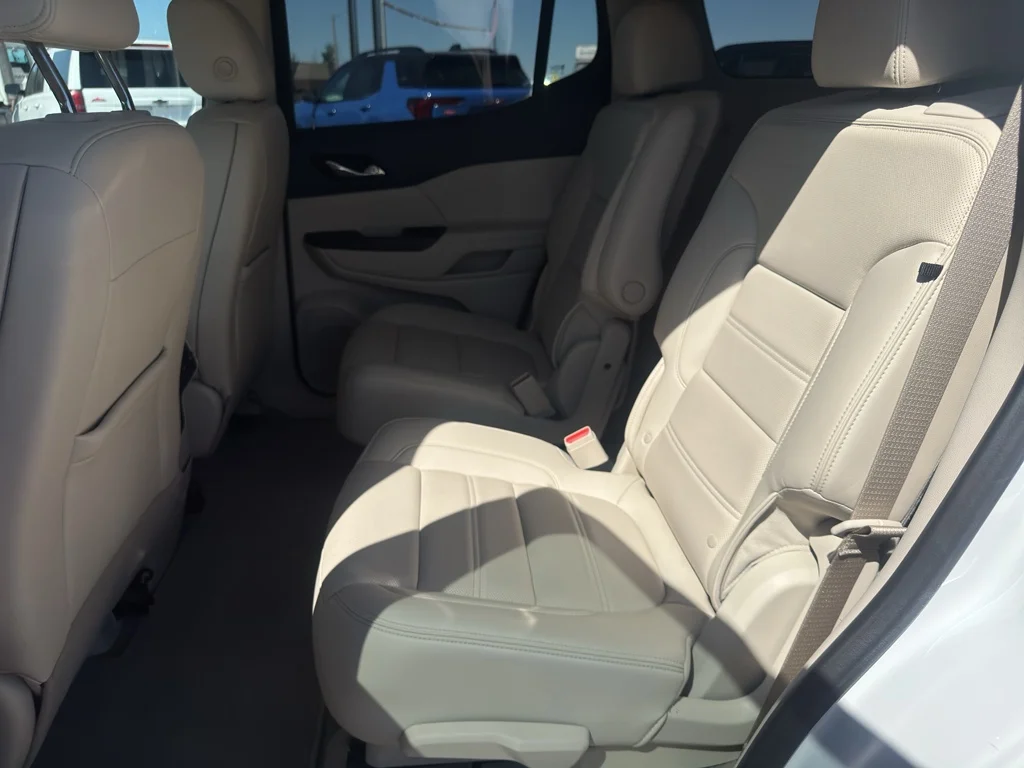 Used 2022 White Frost Tricoat GMC Denali image 13