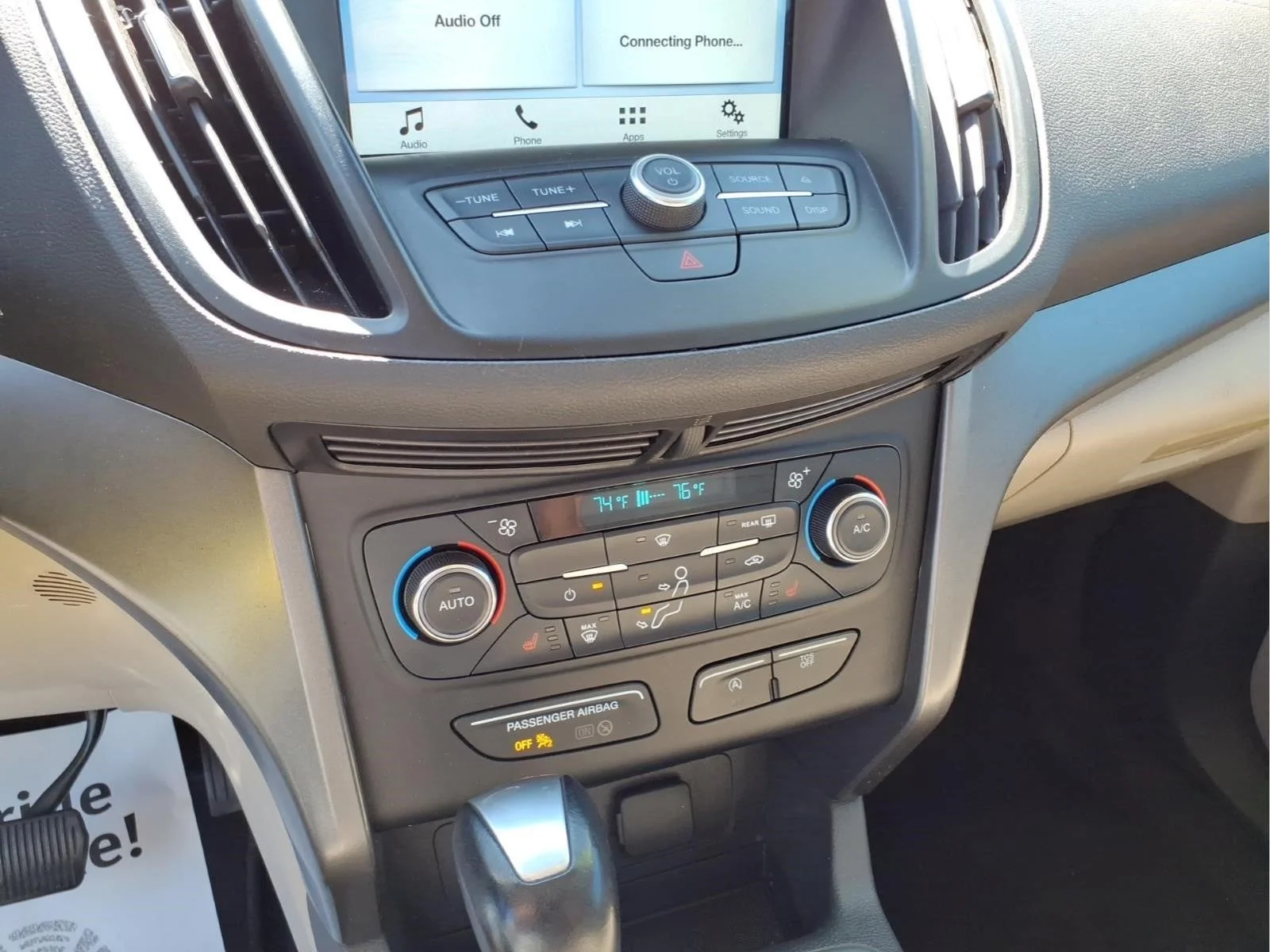 Used 2017 Oxford White Ford SE image 19