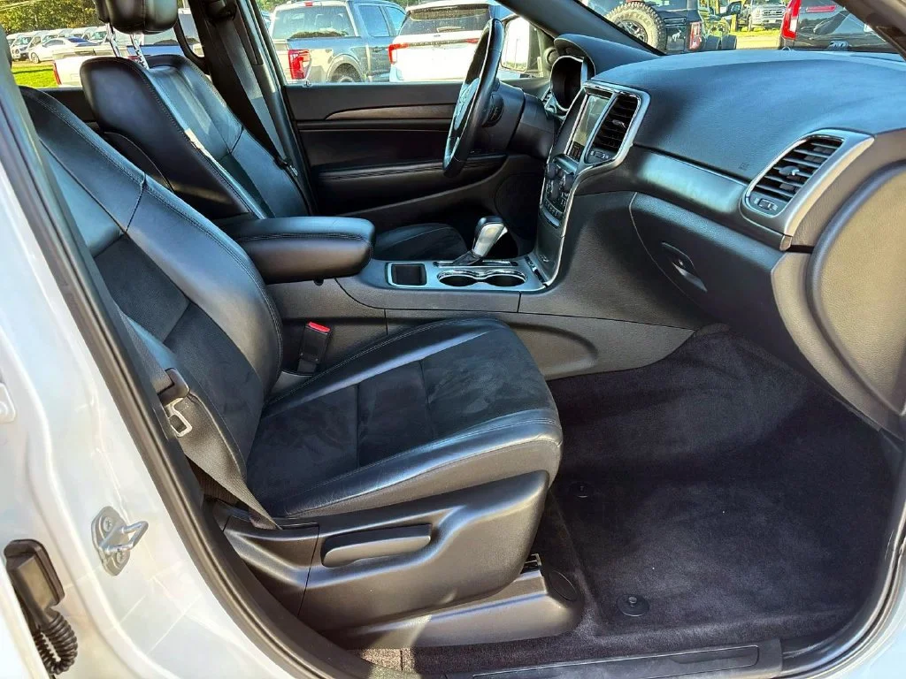 Used 2018 Bright White Clearcoat Jeep Altitude image 16