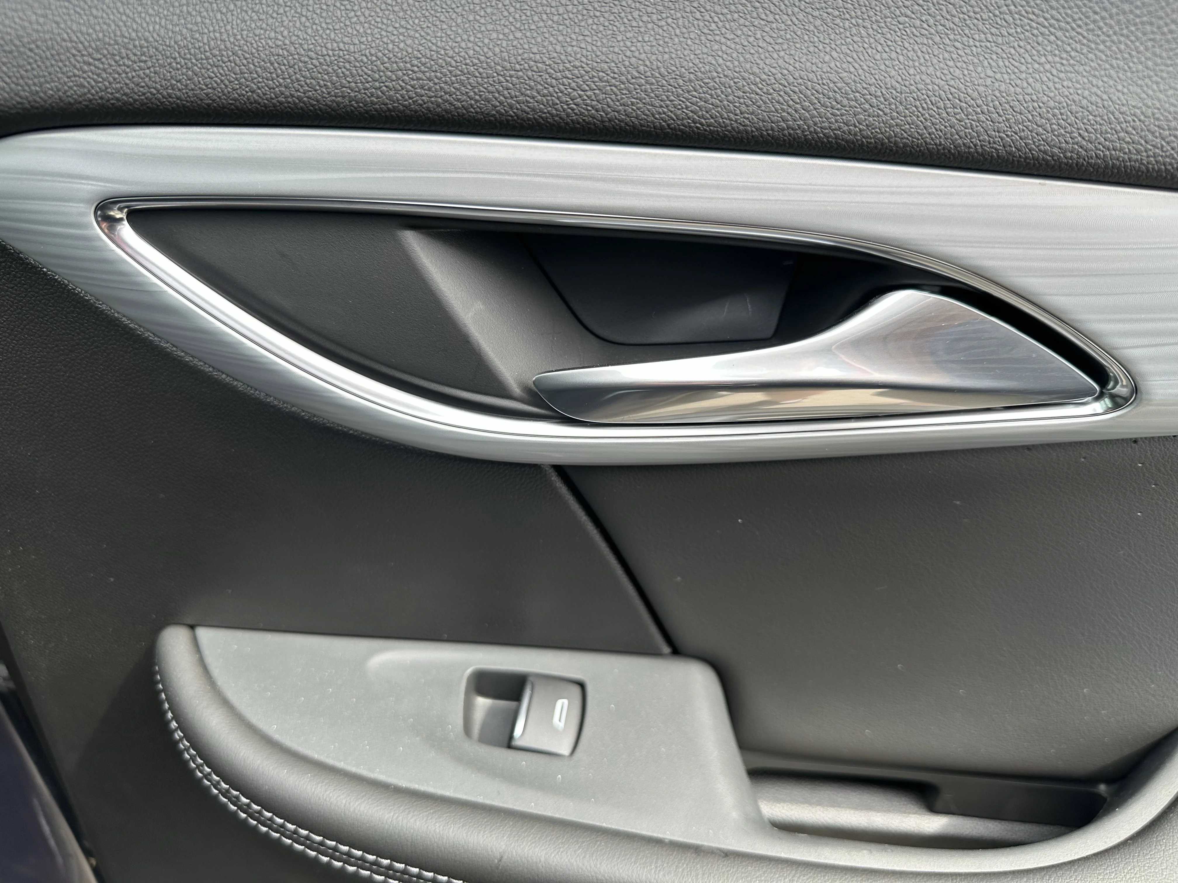 New 2026 Midnight Opal Buick Avenir image 42