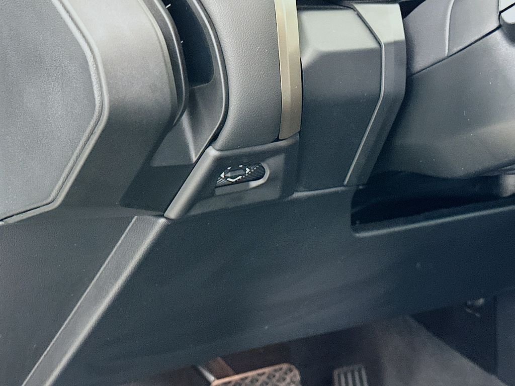 Used 2025 Skyscraper Grey Metallic BMW 30 xDrive image 10