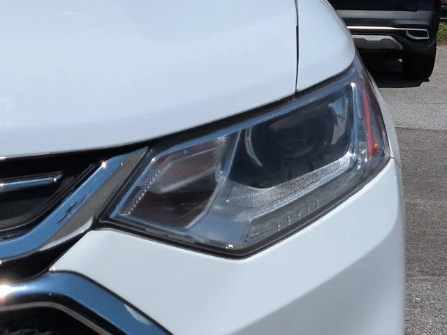 Used 2020 White Chevrolet 3LT image 10