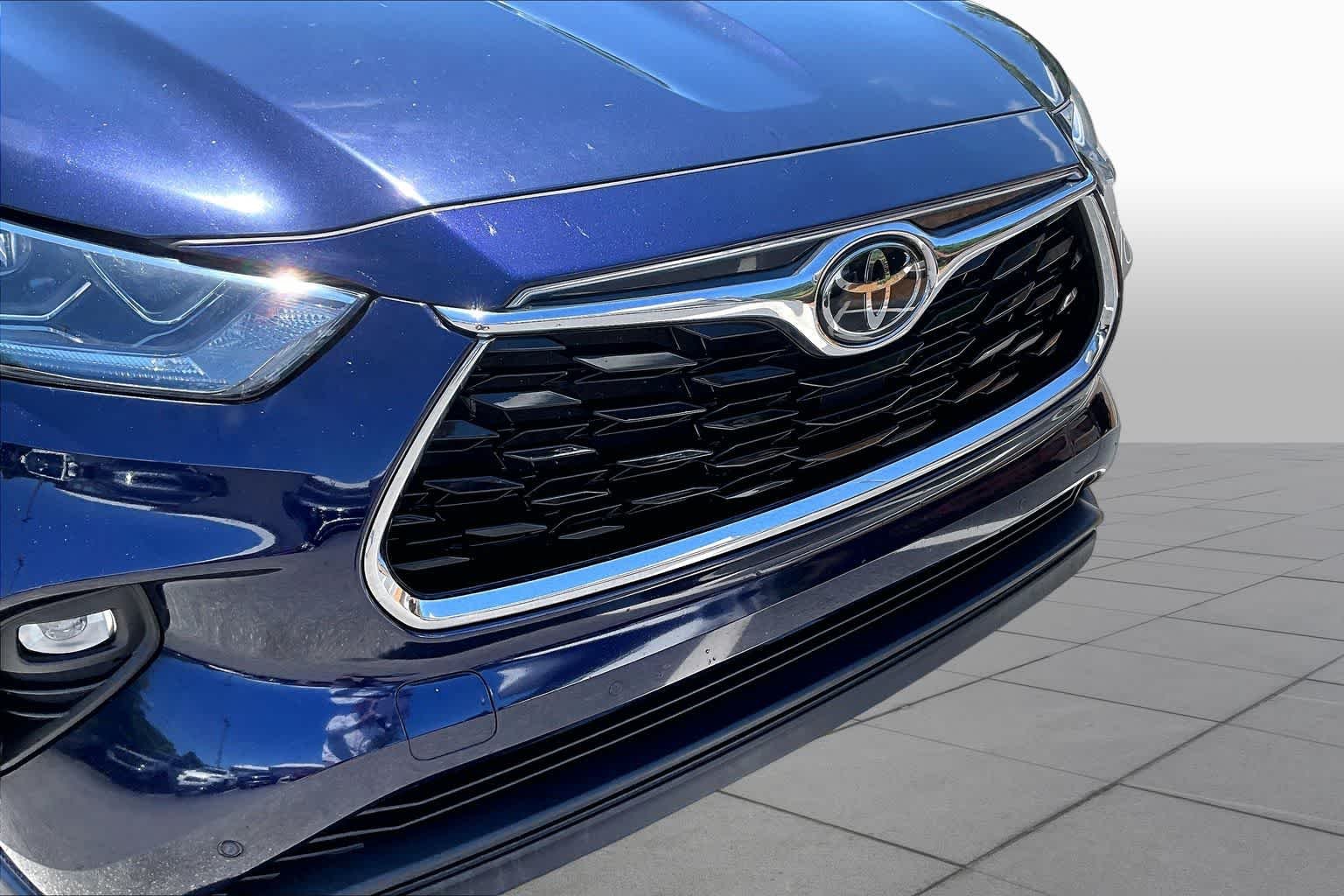Used 2023 Blueprint Toyota Limited image 30