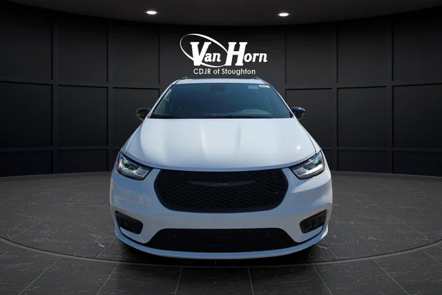 New 2026 Bright White Clear-Coat Exterior Paint Chrysler Limited image 12