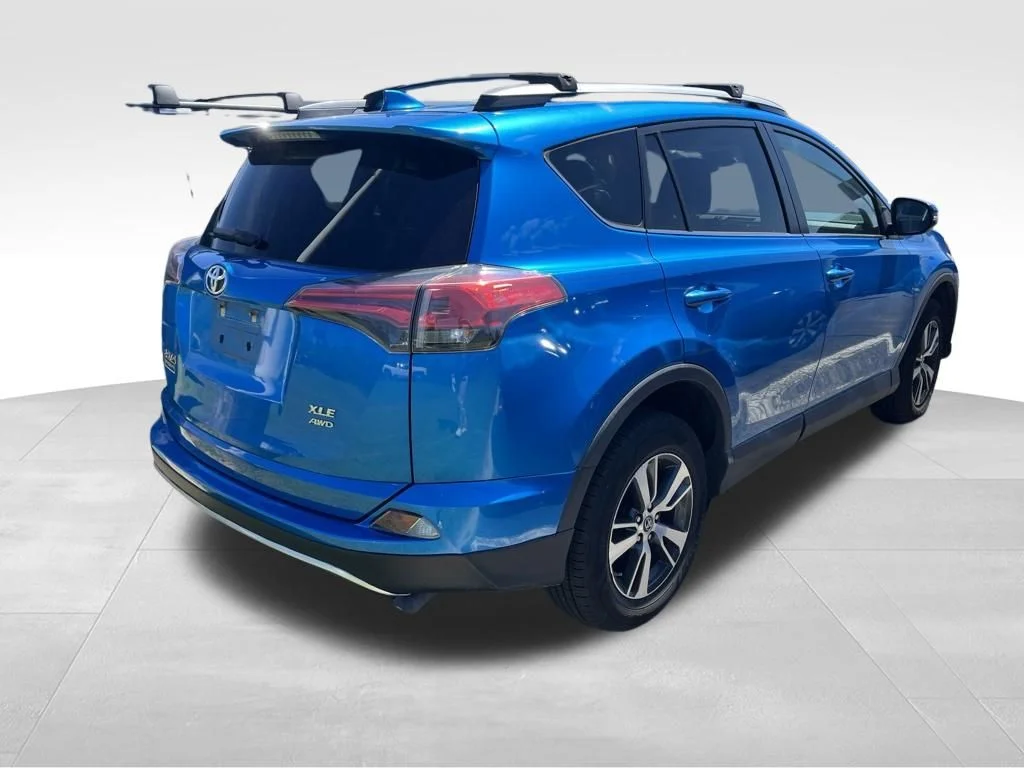 Used 2018 Blue Toyota XLE image 14