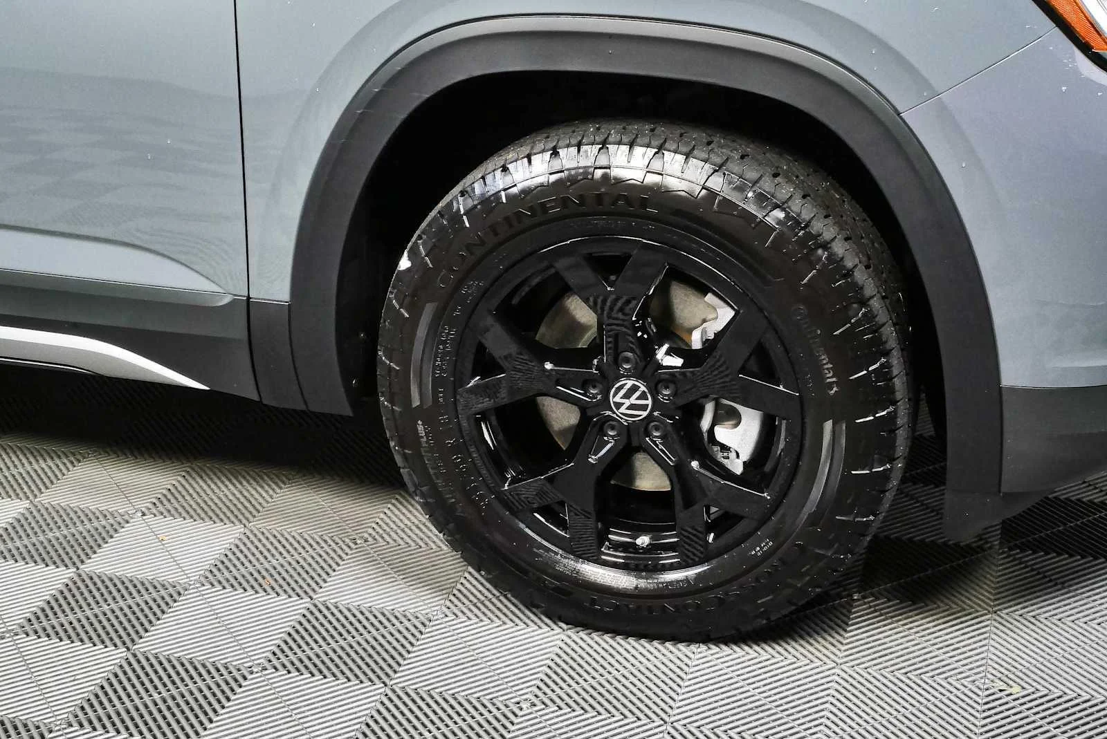 New 2026 Pure Gray Volkswagen 2.0T Peak Edition image 42