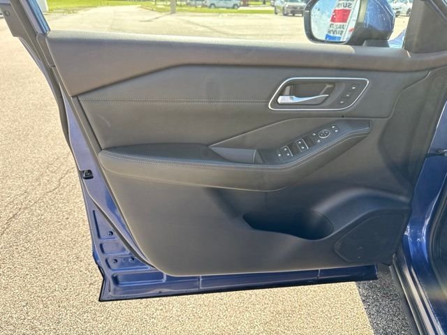 Used 2021 Blue Nissan SL image 15